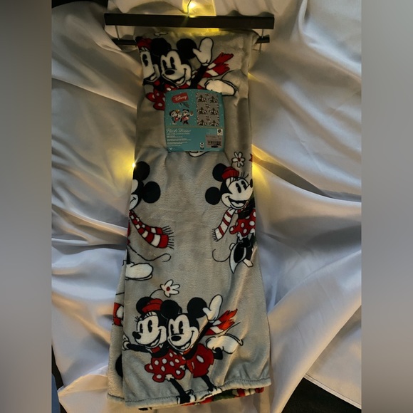 Disneys Christmas Mickey & Minnie 🥰🎄 - Picture 7 of 8